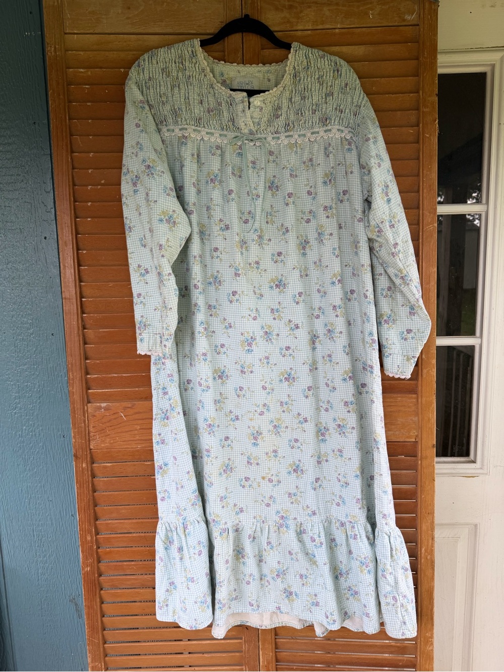 Vtg AshleyTaylor smock Blue Floral Nightgown, garden gown, cottage ruffle hem XL